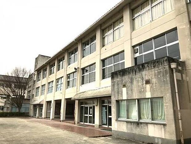 木津川市立南加茂台小学校(約730m)