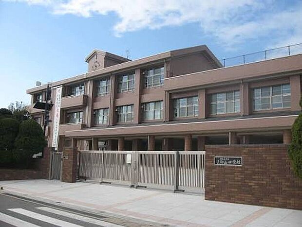 久御山町立久御山中学校（約1,600m）