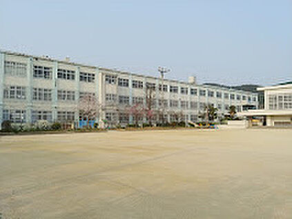 京都市立陵ケ岡小学校 610ｍ(徒歩8分)