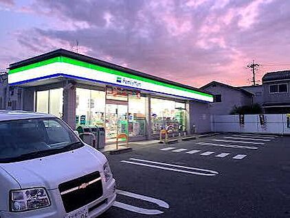 ファミリーマート八幡川口店 330ｍ(徒歩5分)