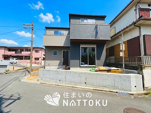 【現地写真(外観)】雨で汚れを落とし、耐久性・耐候性に優れた外壁を使用しています。