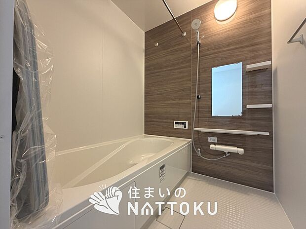 【現地写真（浴室）】浴室暖房乾燥機付き。１坪タイプで広々です。