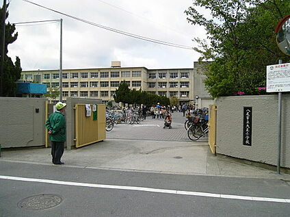 八尾市立大正小学校 650ｍ(徒歩9分)