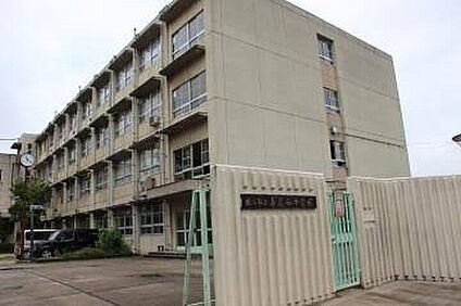 枚方市立長尾西中学校 550ｍ(徒歩7分)