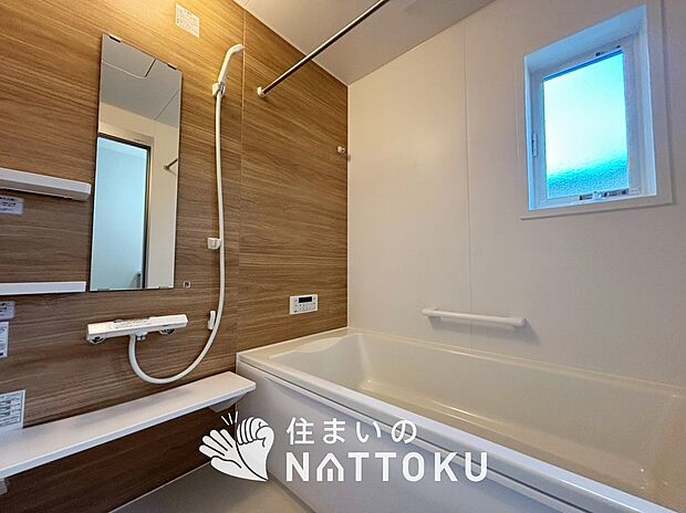 【現地写真(浴室)】浴室暖房乾燥機付き。1坪タイプで広々です。