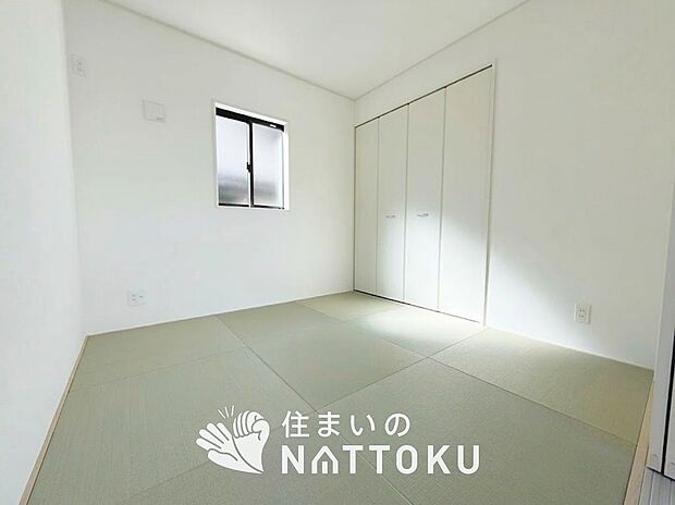 【現地写真（和室）】大壁仕様の新和室。くつろぎの空間です。