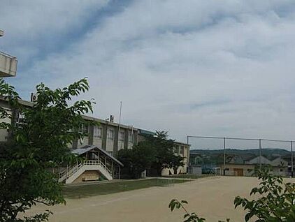 枚方市立桜丘小学校 1300ｍ(徒歩17分)