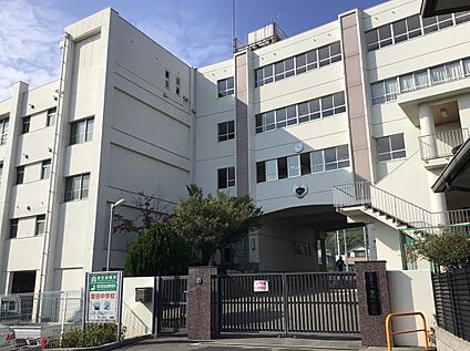 羽曳野市立誉田中学校 450ｍ(徒歩6分)