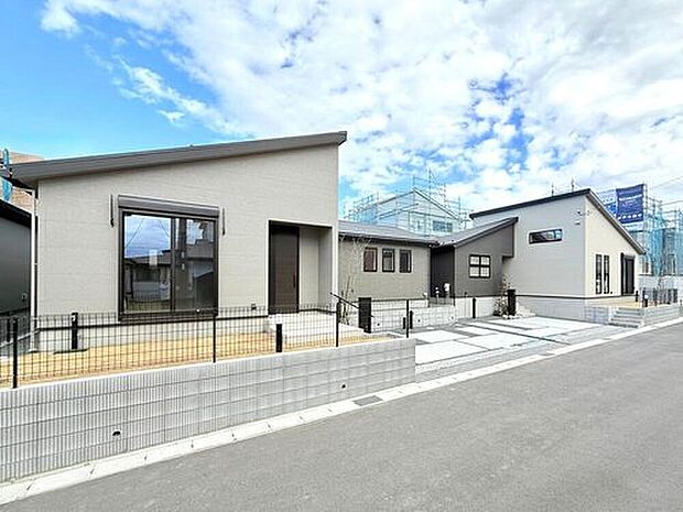 【平屋街区の街並み】
平屋モデルハウス2邸ご内覧が可能です。お気軽にお問い合わせください。
※2025年12月撮影
