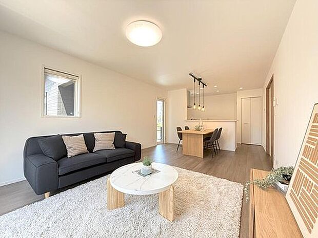 【現地モデルハウス14号棟 リビング】
LDK全体で一体感が生み出されており、どこに居ても家族を身近に感じられます。