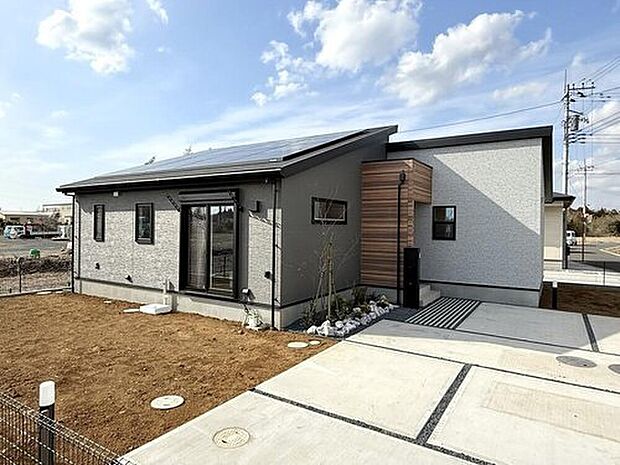 【モデルハウス3号棟　外観】
平屋モデルハウスが完成しました！子どもや老後も安心なワンフロア生活を体感ください。