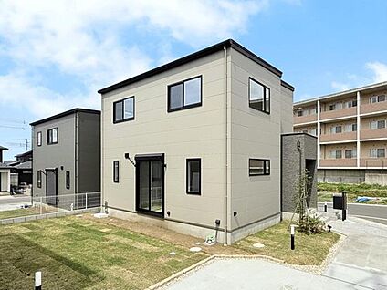 【モデルハウス5号棟　外観】
