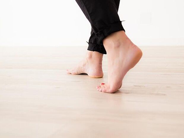 【【床暖房】】部屋全体を効率よく暖める床暖房を、リビング・ダイニングに設置。空気の対流が起こらず、ホコリやチリの飛散を抑えます