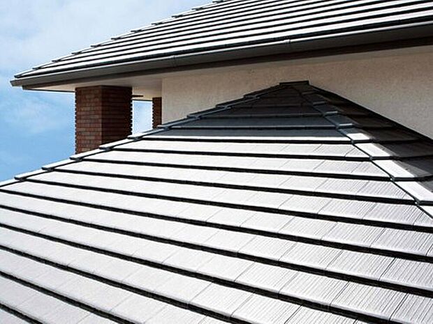 【【陶器瓦の屋根材】】汚れが付きにくいので塗り替えや葺き替えといった維持管理の手間や費用もほとんどかかりません。四季の様々な気象条件で厳しい環境下でも、高い耐久性・耐候性を併せ持つのが陶器瓦です。