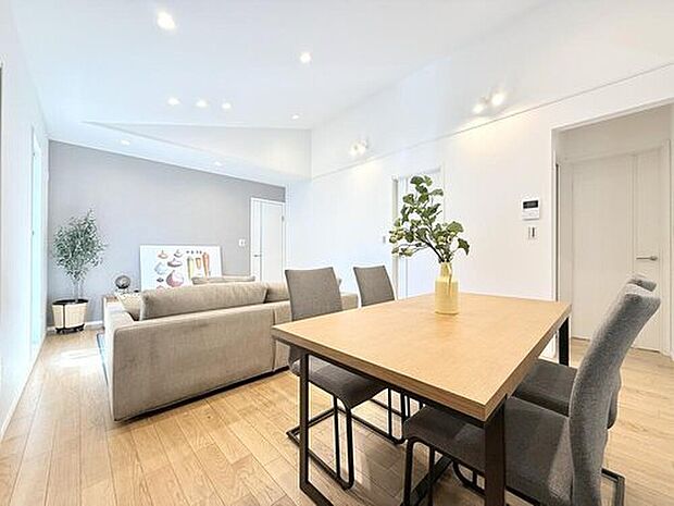 【【モデルハウス15号棟号棟　リビングダイニング】】一体感があるリビングダイニングでは、ご家族の会話が絶えません。