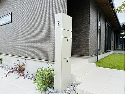 【宅配ボックス付き機能型門柱】