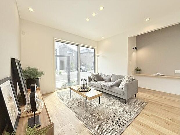 【【最終期 モデルハウス 7号棟】】自然な採光がたくさん入るよう、窓など開口部をたくさん設けて、明るい空間が演出されます。
※2025年10月撮影