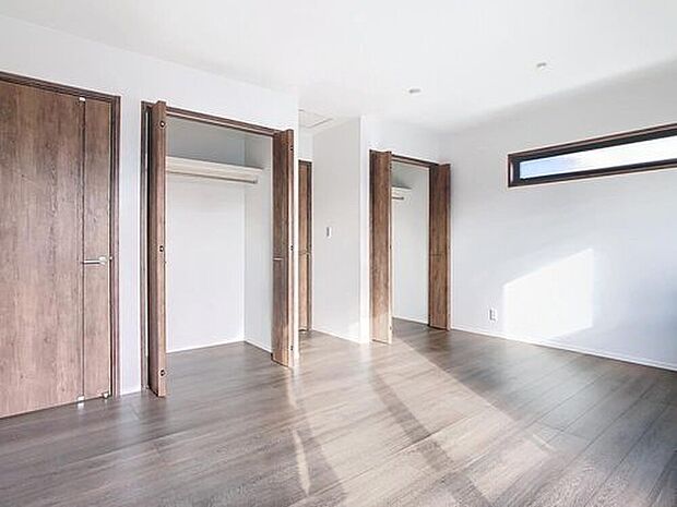 【【当社施工モデルハウス 2ドアワンルーム】】家族の状況に合わせて壁で仕切ることが可能な2ドアワンルームです。
※画像は当社施工例のため実際とは異なります