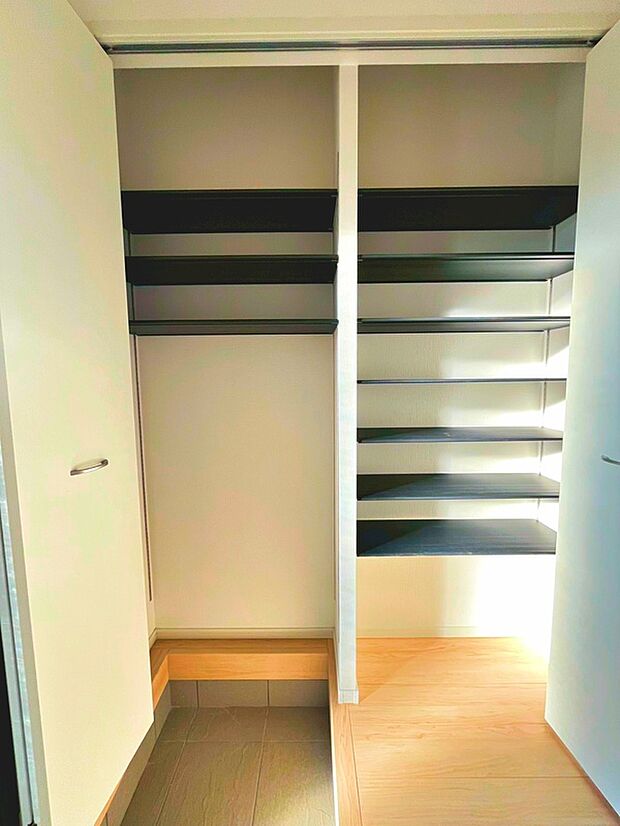 【玄関収納】靴や傘、ベビーカーまで！玄関に収納があるだけで暮らしはぐっと快適に（撮影日：2026.6.18）