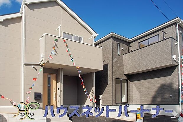 堂々たる趣ながら、主張し過ぎずどこか余裕を感じさせるシャープなフォルムで佇む邸宅は、晴天の空と照らし合わせる事で、本来あるべき完成形の姿を見せてくれます。