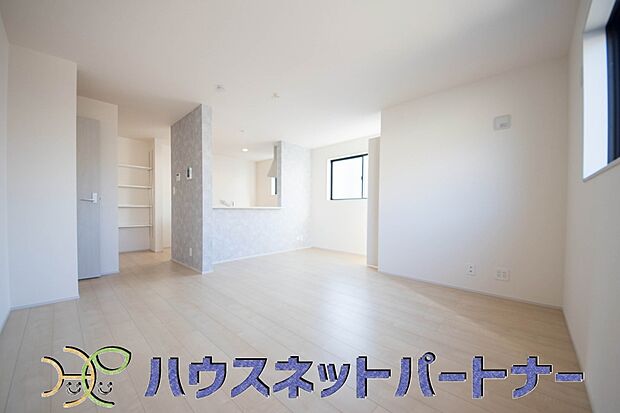 うららかな陽射しがどのお部屋にも降り注ぎますように、快適さを追求した間取設計。得難い立地環境での生活を恵みの豊かな永住の地へと変えてくれます。