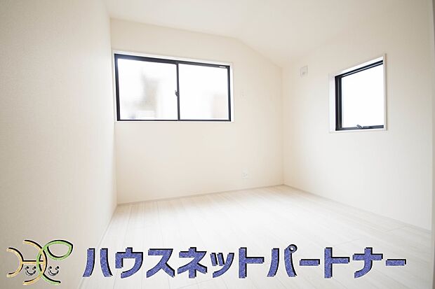 陽射しがぽかぽかと差し込むお部屋は湿気やカビの心配も減るので快適に過ごせます。