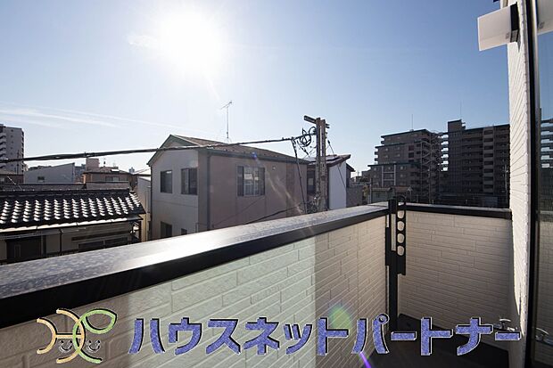 【住戸からの眺望写真】3階から窓を開ければ清清しい景色が望めます。