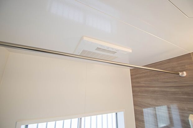 【浴室乾燥】浴室乾燥機能付きなので雨続きの日でもお洗濯は安心です。