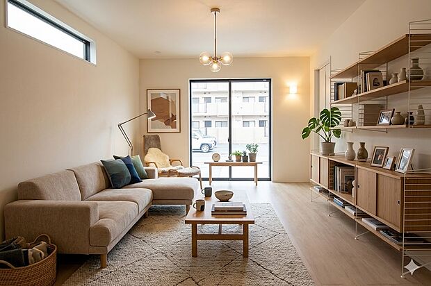 【リビング】【家具はイメージです】通風・採光に優れ、心地よい光と風が溢れています。