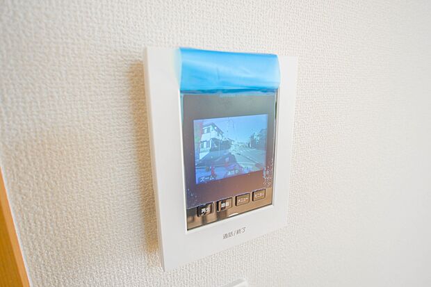 【TVモニター】TVモニター付きインターフォンは大画面でお子様のお留守番も安心です。