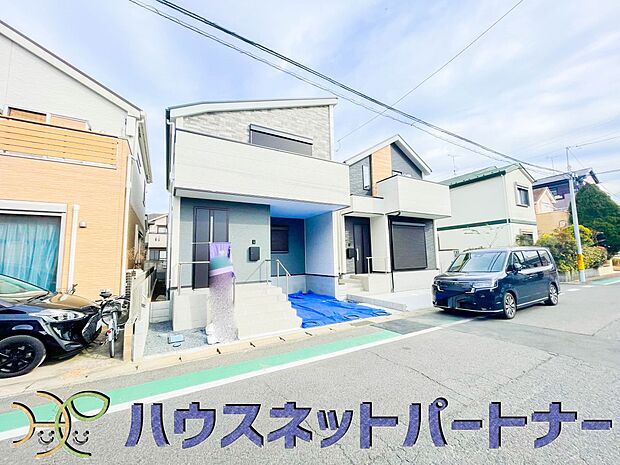 【現地外観写真】太陽に愛された邸は、陽当り・通風に優れた魅力的で快適さを追求した新築戸建でした。ここに住むからこそ意味がある。そんな特別感に浸りながら、毎日をお過ごしして欲しいです。