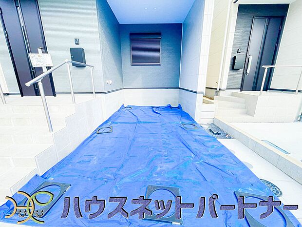 【駐車場】ビルトインガレージは、雨に濡れない。激しい雨の日に買い物から帰ってきたときなど、荷物も自分も濡れずに家の中に入れることは、奥さまにとってもうれしいはず。