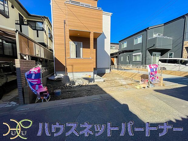 【前面道路含む現地写真】前面道路約６ｍに接道しています。