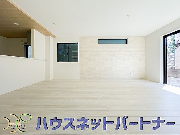 【リビングダイニング】充実した生活は伸びやかな居室空間から始まります。快適に・伸びやかに。心の潤いを求める方々へ。