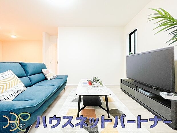 【リビングダイニング】インテリアショップで見掛けた「あの家具」も置ける、ゆったりとした空間。時に広さが上質な寛ぎの時間になる事も。