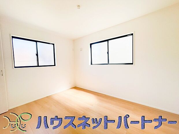 【子供部屋】広過ぎず、快適すぎない子ども部屋。勉強と寝るだけの部屋にすることで閉じこもりがなくなり、リビングで過ごす時間が増えると言われています。