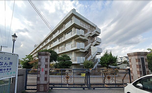 さいたま市立東浦和中学校（約1,700m・徒歩22分）