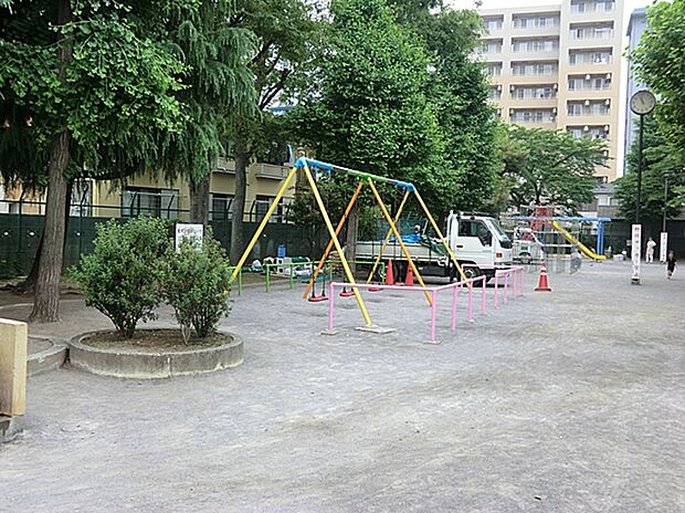 大森山谷公園（約70m）