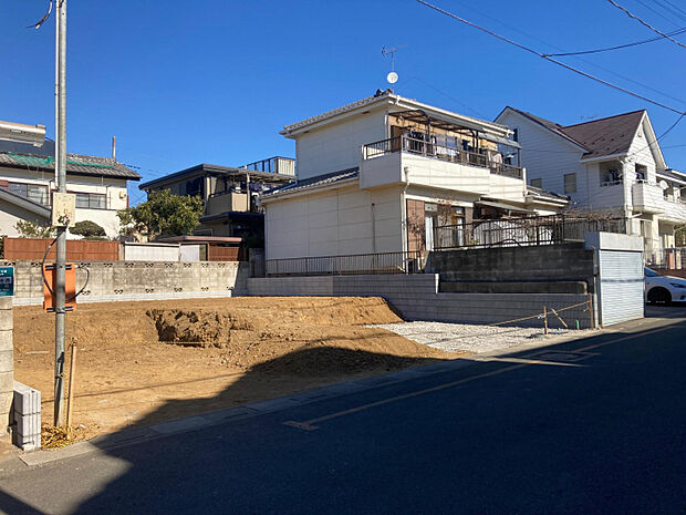 【現況（3）】　南道路で陽当たり良好◎リビングの掃き出し窓からあたたかな日差しが差し込みます