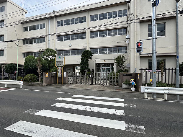 寺尾小学校（約930m）