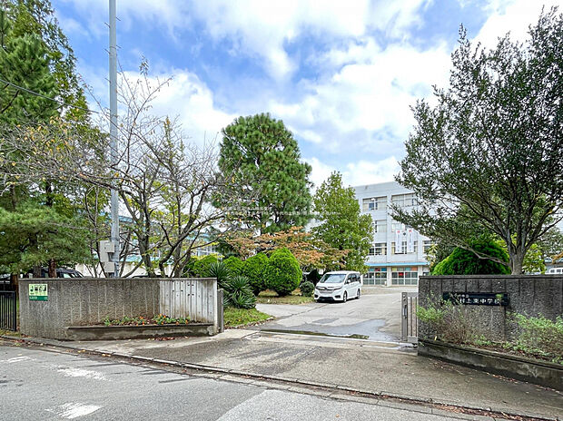 村上東中学校（約1,022m）