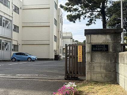 千葉市立幕張西中学校 581m