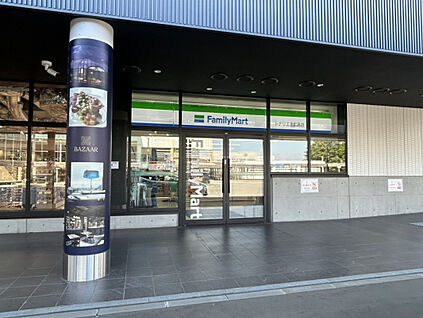 ファミリーマート　トナリエ北広島店 750m