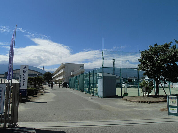 竜王中学校(約707m)