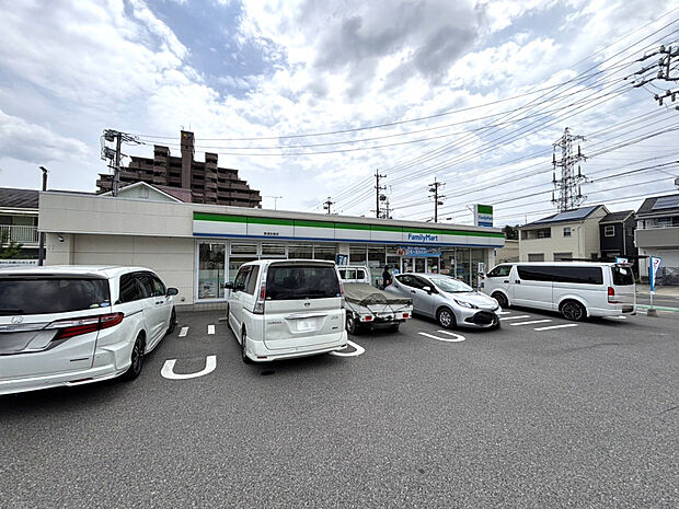 ファミリーマート東浦生路店（約396m）