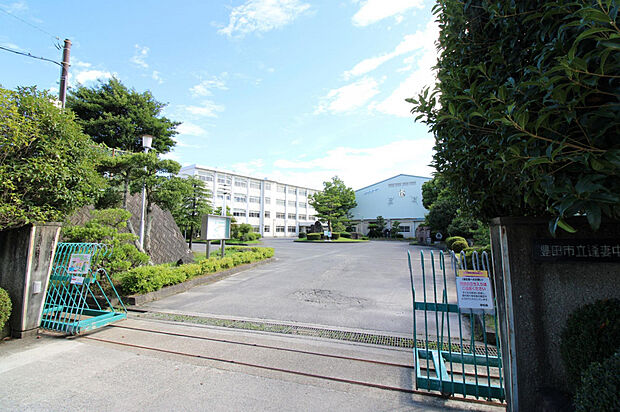 逢妻中学校（約2,325m）