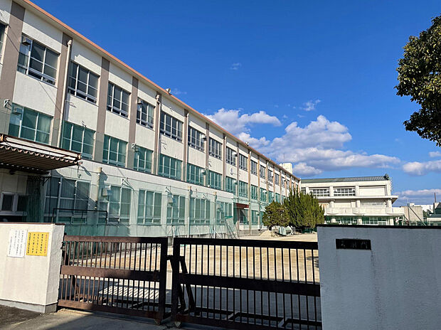楠中学校（約1,786m）