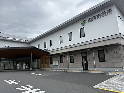 南丹市役所 1300m
