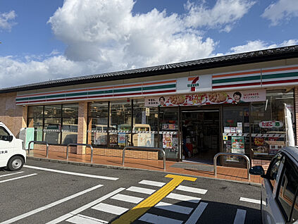 セブンイレブン大津雄琴マリーナ店 249m