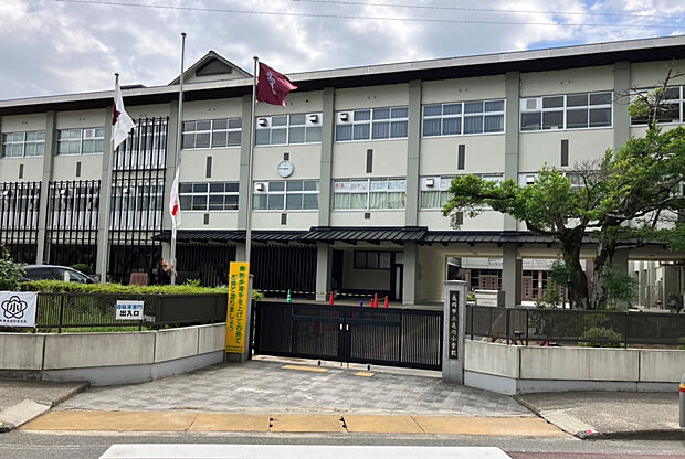 【亀岡市立亀岡小学校】(約450m)